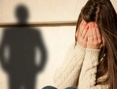 Λαμία: Σοκάρει η 7χρονη που τη βίαζε ο παππούς της: «Το ήξερε η μητέρα μου»